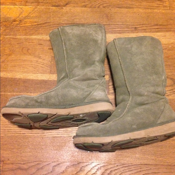 UGG - Picture 3 of 5